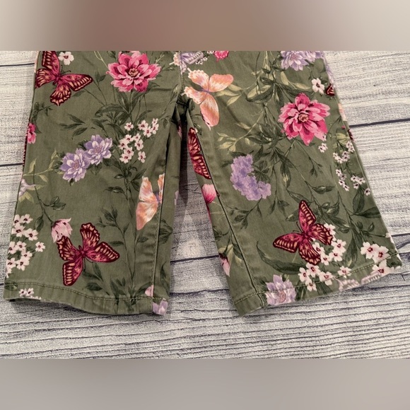 Place Olive Floral Butterfly girls Bermuda Shorts/size 10S - Picture 8 of 10